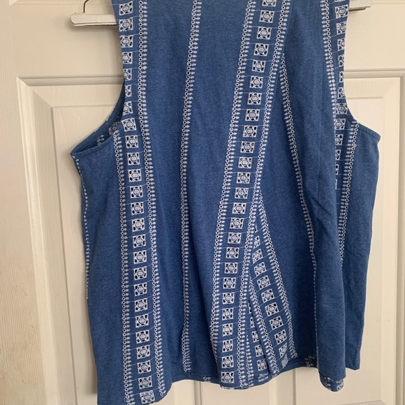 J Jill Decorative Embroidery Design Pattern Blue Sleeveless Tank Top Large NWOT - Picture 6 of 9